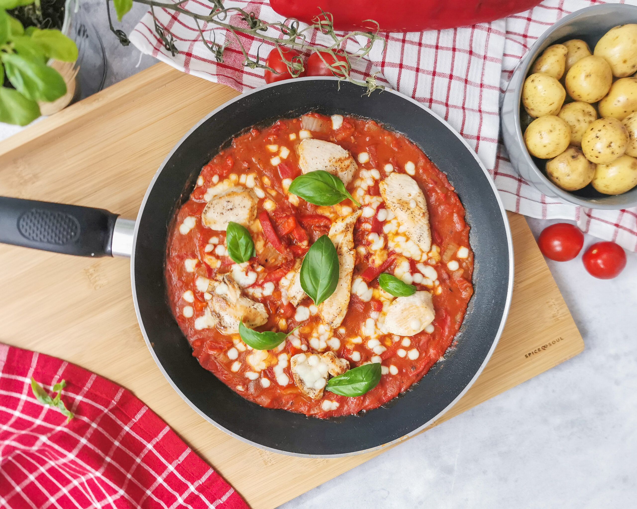 Wiktoria Kała wspolpraca dieta dietetyk jadłospis trener blog aktywność kurczak w sosie pomidorowym